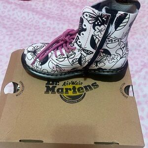 Dr Martens youth boots. Floral, cute, comfy, stylish . Young girls stylish boot.